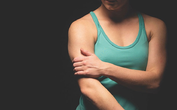 Nhận biết triệu chứng đau nhức cánh tay