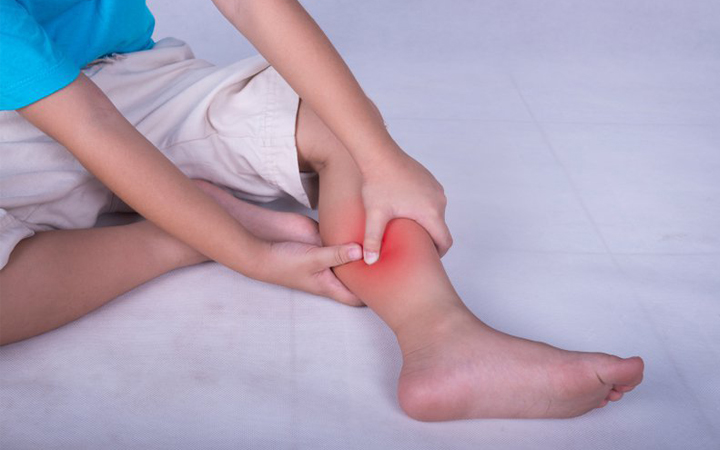 Vì sao trẻ bị đau xương ống chân?